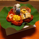 八寸　鯖寿司、コーンかき揚げ、雲丹、ハモノコ等(2015/8月撮影)