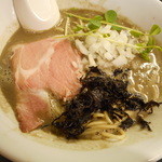 麺処 晴 - 濃厚そば（白黒）　７８０円