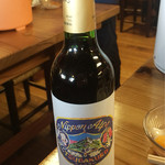 燕山荘 - ハーフボトル赤ワイン（税込1,200円）
      なんと五一ワインさんが作られた燕山荘オリジナルワイン。
      ライトボディでしたが、満足できる味わいでした。