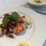 BERNINI HONOLULU - えびとホタテの温菜と奥に写っているのが絶品ポタージュスープ