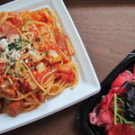 リベルタ - トマトのパスタとかぶのマリネ
