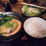 モテなし - 馬肉ハンバーグ。マヨネーズ味噌ソースでいただきます