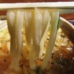 讃岐うどん どんまる - うどんアップ。けっこうツルモチ太麺食感でイケマス。