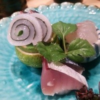 魚菜 由良 2号店 - お造り
                （シマアジ、スルメイカ、〆サバ、スズキ）
