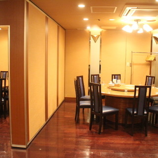 A private room with a table recommended for large parties! OK for 10 to 60 people