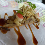 モナリザ - ゴボウのアミューズ。バルサミコ酢のソース