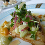 モナリザ - カマスのアーモンド風味ムニエル。南アルプス産ほうずきのソース