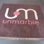 アンマーブル - １階の入り口のマット　「ｕｎｍａｒｂｌｅ」