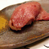 やす多” - お肉のすし
