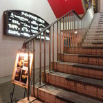 バー クラスター - お店は2階