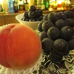 バー クラスター - カウンター上の果物が生物の絵みたい