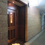 バー クラスター - 店舗は2階の1軒目