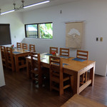 てんtoてん - 201509 奥の階段を下りた先にはテーブル席もある