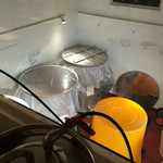 島之内フジマル醸造所 - これは、店内二階から一階のワイン製造所を覗いたところ。その出来たてワインが飲めるのはとても嬉しい♫