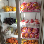 ホットケーキパーラー フルフル - 果物いっぱいの冷蔵庫