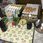 須崎食料品店 - 生たまごか温泉たまごで選べます。