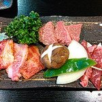 焼肉たらふく 白子店 - ヒレロース・肩ロース・カルビ