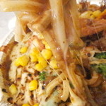 ファミリーレストラン だいまる - 新・美瑛カレーうどん（焼き麺）　６００円のうどんとチーズの伸びのアップ　【　２０１５年９月　】