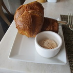 Mariposa - パンとストロベリーバター