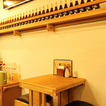 Kakiyaki Hajime - 2名様用のテーブル席あり