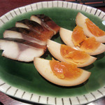 日本酒スタンド 酛 - 鯖と卵の燻製