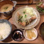 kawara CAFE＆DINING - 鶏もも肉の香味揚げ＆特製出汁とろろ定食