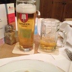 SPATENHAUS - 左はオクトーバーフェスト ビール