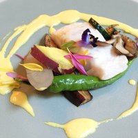 日比谷パレス - ランチコース 2215円 の本日の鮮魚のポワレ サフラン香るブイヨンと