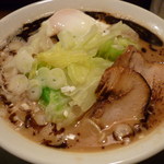 らー麺屋台 骨のzui - まっ黒まー油のとんこつらー麺（麺大盛り無料：６７０円）+半熟玉子（１００円）