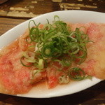 河内カルメン - 一段と毒々しさを増した生姜天、見る見る汁が真赤に染まっていきます。最後は血の池状態（笑）