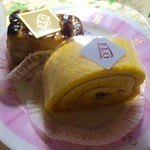 Furo Puresuteju - モーニングかぼちゃのロールケーキとりんごのシブースト★
                      中の栗がおっきいー！
