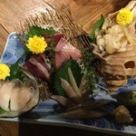 炉端焼 うだつ - 刺身盛合せ 中央の下がししゃもの刺身