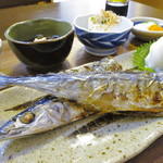 秋刀魚の塩焼き：わたなし