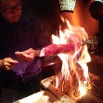 野口太郎 - かつお　藁で炙ります