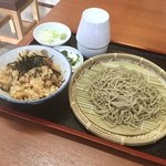 岡田屋製麺所 - 炊き込みご飯➕かけそば
            600円安‼️ウマス