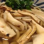 麺処まはろ - 季節ごとのうどんが食べられます。松茸うどん食べました(^^)