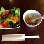Kamajii - ランチメニューのサラダ＆スープ。