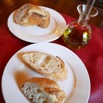 トラットリア ナトゥーラ - パン（バケット）