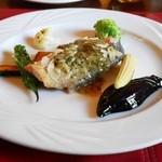 トラットリア ナトゥーラ - 秋鮭のアーモンド焼き アンチョビソース