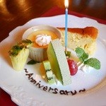 トラットリア ナトゥーラ - デザート盛り合わせ：オレンジ風味のヨーグルトケーキ