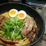 麺屋　じゃんく - ピリッと辛いスープにスパイシーな香りが食欲をそそります！カレー担々麺