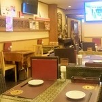 ASIAN TAWAN - 店内の雰囲気