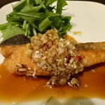 SLOTH - 鮭の香味ソース