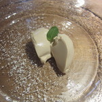 ラッテリア ベベ  カマクラ - セットのデザート。紅茶のババロア。