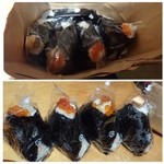 鮭乃丸亀 - 左二つは「筋子（400円）」左から3番目は「いくら（400円）」、右端は「鮭（350円程度だったような）」
            中の具材が少ないですね。佐藤水産の方がタップリ入っていたように思います。