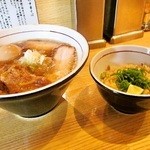 特製背脂煮干しそば（醤油）　秋刀魚としめじの炊き込みご飯