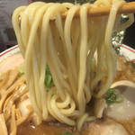 肉煮干し中華そば さいころ 中野本店 - モチモチ太めのストレート麺です！