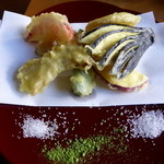 井泉庵 - 塩が２種類で、リンゴが入って、二重に、◎、うまい。