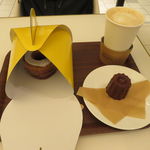 DOMINIQUE ANSEL BAKERY at OMOTESANDO - クロナッツ(ハワイアンコナ・クリーム)、カヌレ＆カフェラテ(M)