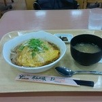 Kiwaizupomu - とろとろオム丼(味噌汁・漬物付き)